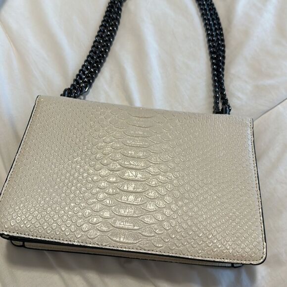 NWOT Beige Tiger Head Buckle Crossbody Bag in Beige with Black Buckle OS - Picture 14 of 14